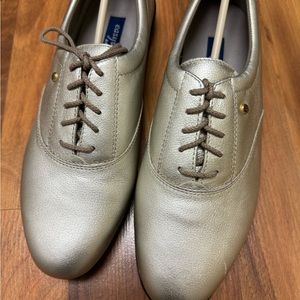 EUC size 11 metallic gold, easy spirit anti gravity